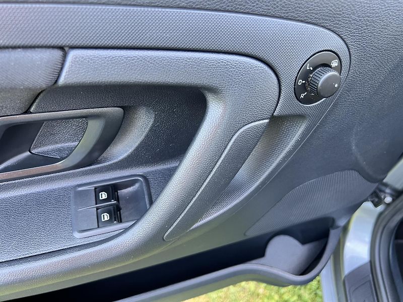 Škoda Fabia 1.2TSI 63KW,DIGIKLIMA,ALU,ESP - fotka 33 z 42