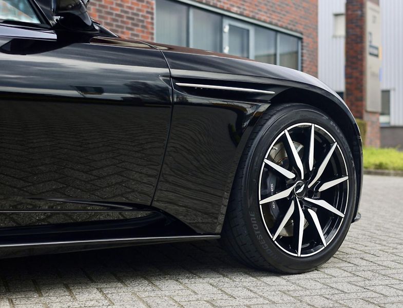 Aston Martin DB11 (2020) 4.0 V8 375KW - fotka 16 z 45