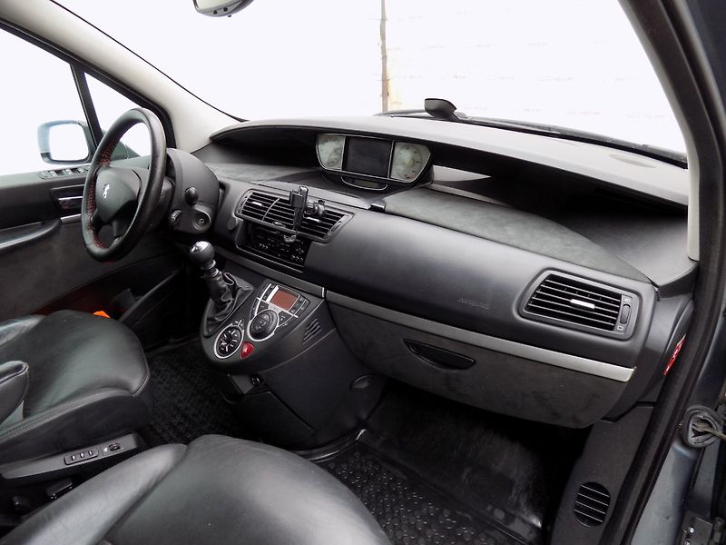 Peugeot 807 (2009) 2.0HDi/7.Míst/NAVI/LED/ - fotka 17 z 36