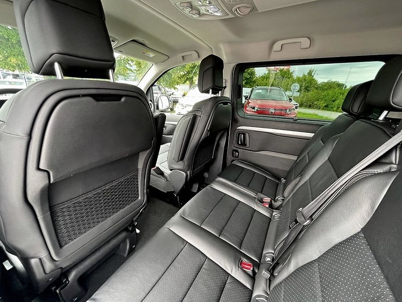 Opel Zafira (2026) 2.2 CDTi 180k Elegance AT8 - fotka 13 z 22