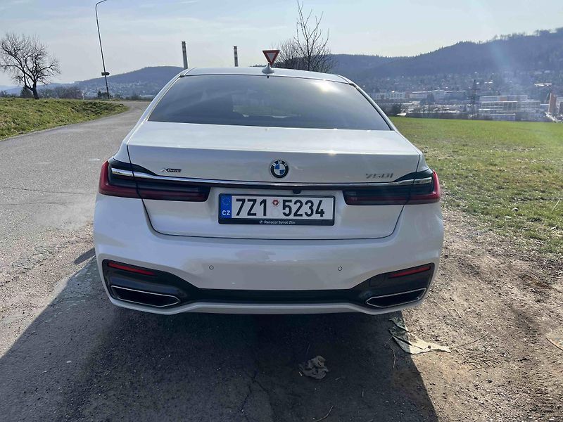 BMW Řada 7 750i 390kW xDrive Laser M pake - fotka 5 z 25