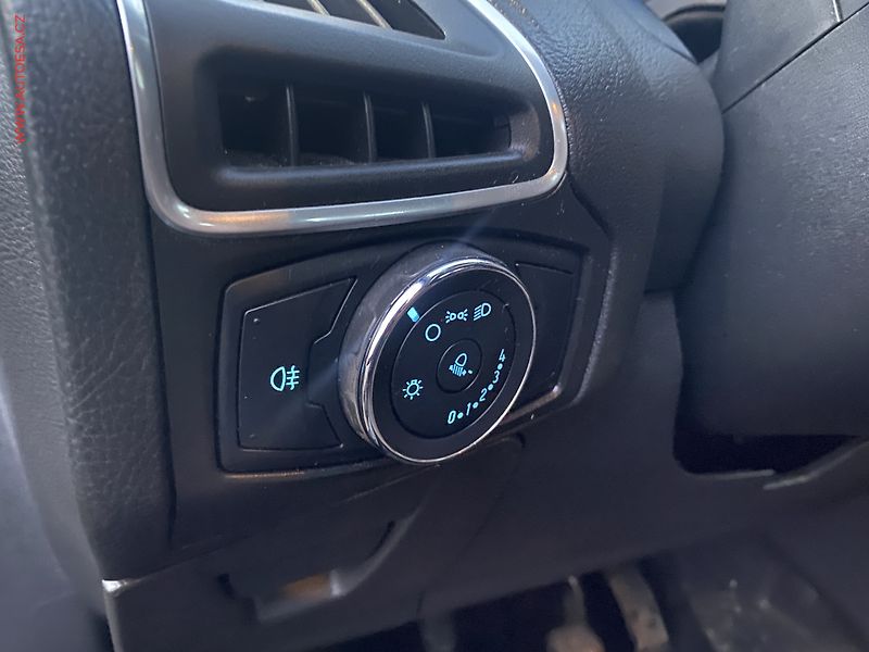 Ford Focus (2014) 1.6 TDCI, AC - fotka 15 z 16