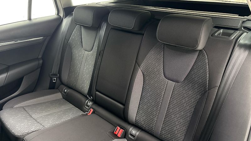Škoda Octavia 2.0 TDI DSG Style Combi - fotka 15 z 23