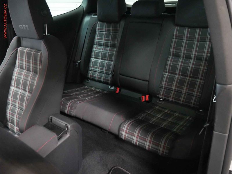 Volkswagen Golf (2009) 2.0TSi, servis.kniha - fotka 10 z 17