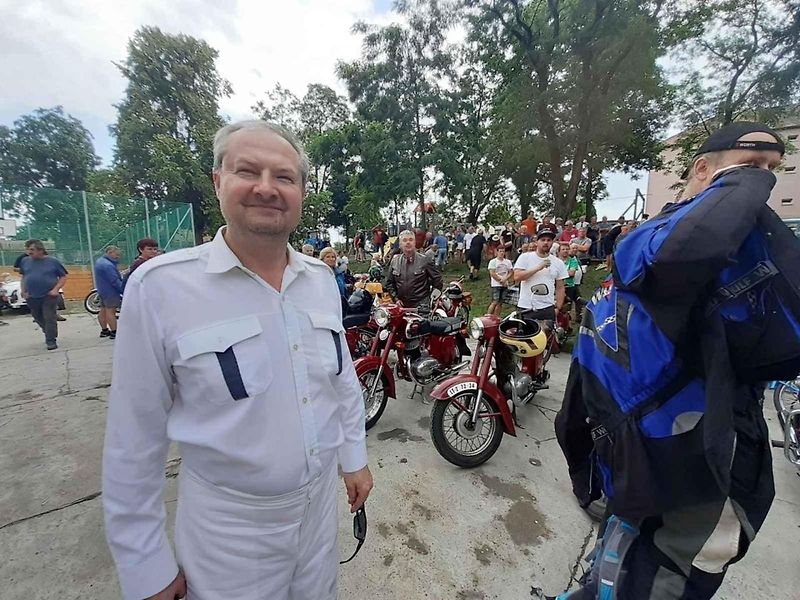 Do Hříškova dorazil na jubilejní veteránský sraz rekordní počet vozidel.