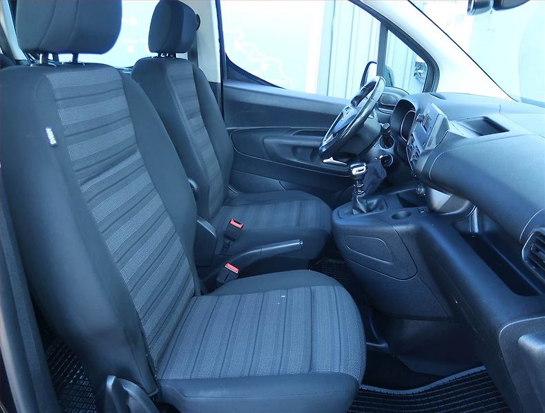 Opel Combo (2018) Enjoy 1.2 Turbo, 5Míst, ČR - fotka 9 z 20