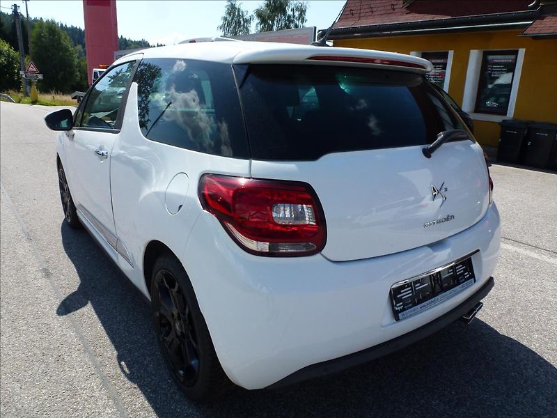 Citroën DS3 1,6 16V VTi THP SportChic - fotka 12 z 49