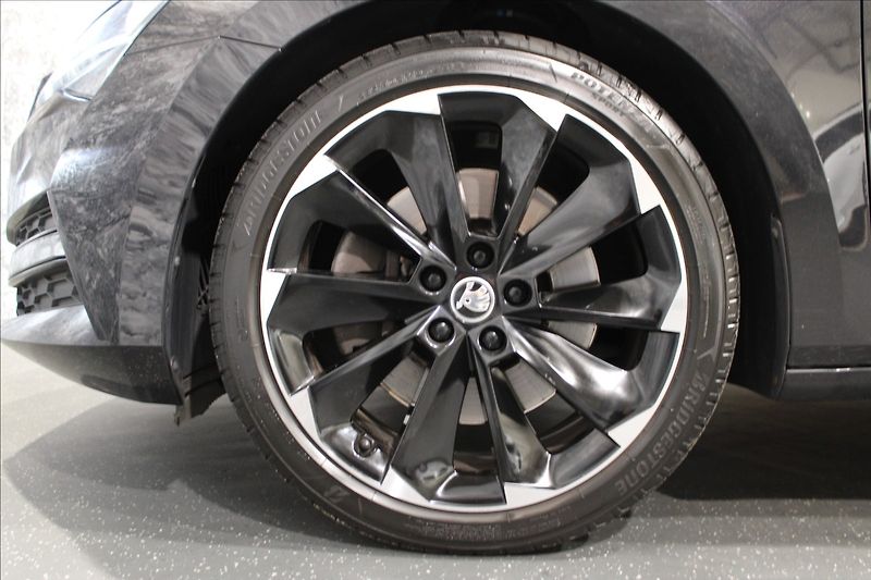 Škoda Superb 2,0 TSI 200 KW Sportline 4x4 D - fotka 34 z 35
