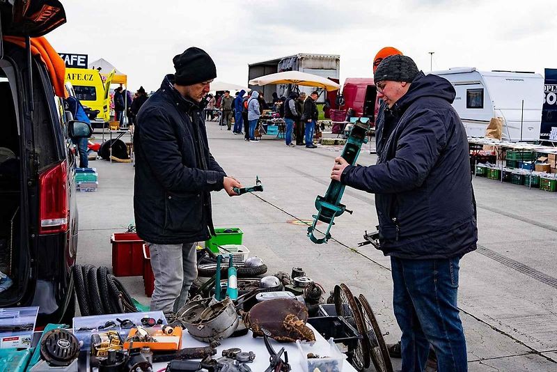 Tradiční auto, moto, hobby burza na vyškovském letišti.