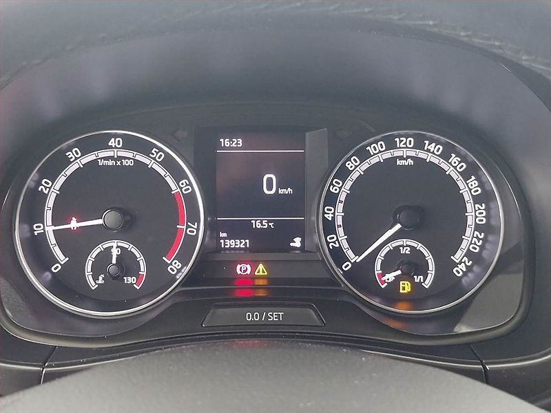 Škoda Fabia (2019) Style 1.0 TSI, Tempomat - fotka 11 z 16