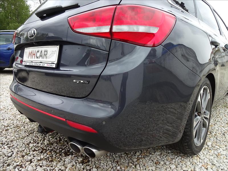 Kia Ceed 1,6 CRDi 100kW GT LINE - fotka 15 z 50