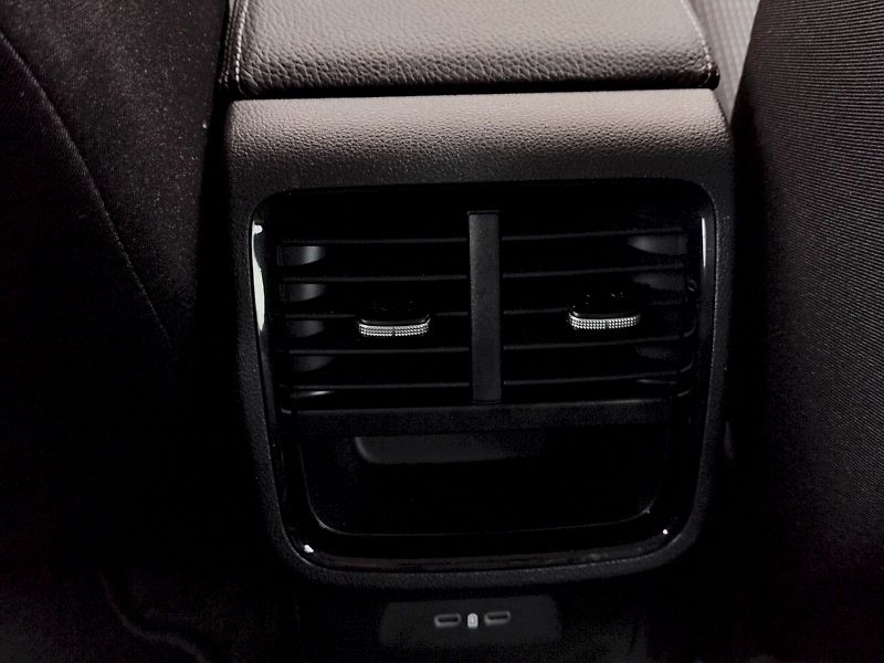 Škoda Octavia (2025) Combi Selection Business 1,5 T - fotka 27 z 37