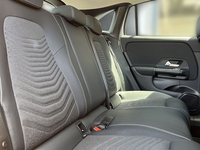 Mercedes-Benz GLA 220 4MATIC Progressive Line - fotka 20 z 21