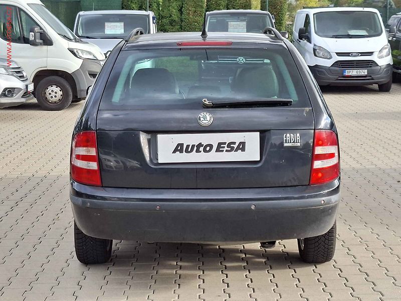 Škoda Fabia (2007) 1.2 HTP, AC, výhřev sed - fotka 5 z 16