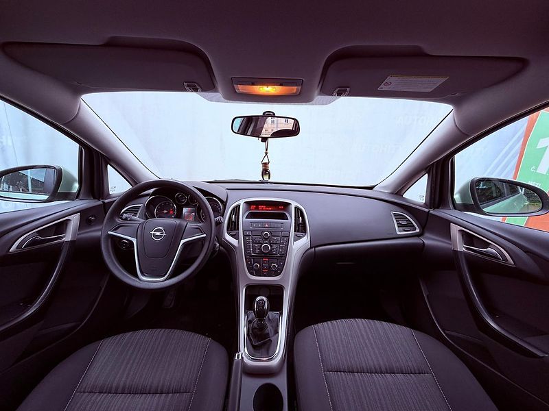 Opel Astra 1.4 EcoTec Design Edition - fotka 14 z 20
