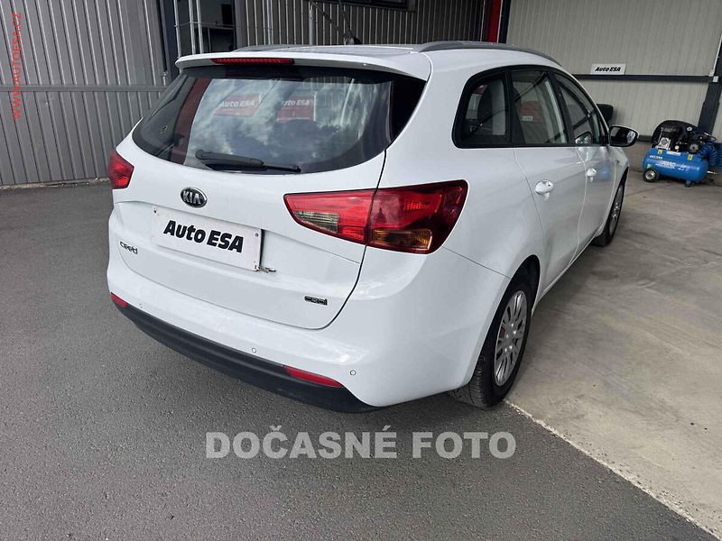 Kia Ceed (2017) 1.6CRDi, ČR, AC, tempo, park - fotka 2 z 3