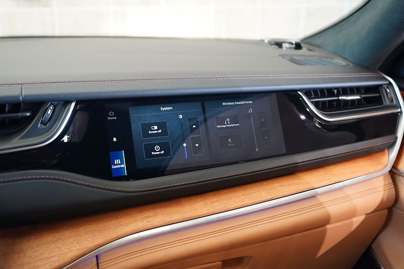 Jeep Grand Cherokee Summit Reserve L - fotka 68 z 71