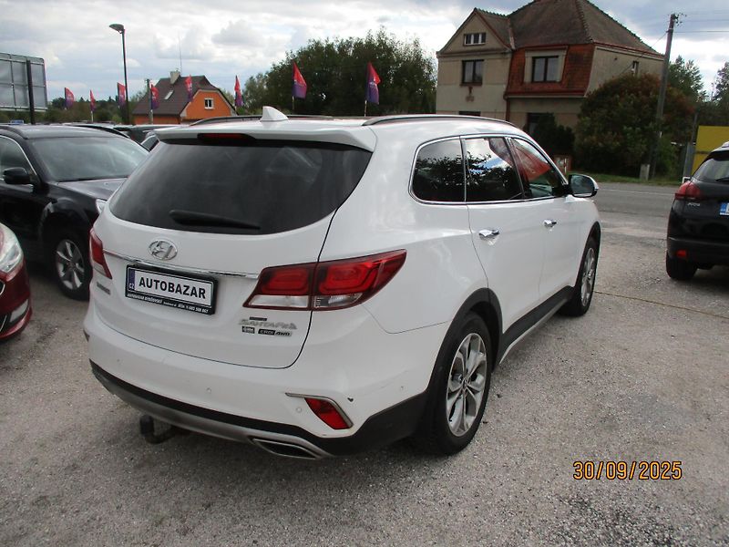 Hyundai Grand Santa Fe (2017) 2,2 CRDi AWD/ 4x4 - fotka 3 z 14