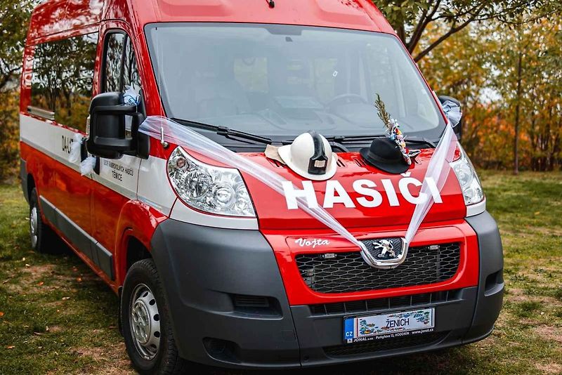 Svatba se konala 13.6.2020 a na auto nám posadili synovce Matyáše.