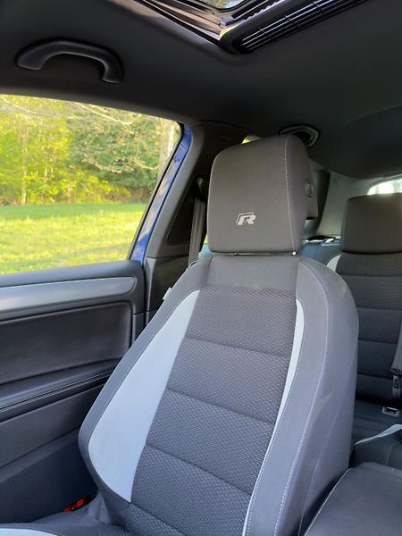Volkswagen Golf (2012) 2.0 TSi, 4x4, R - fotka 13 z 17