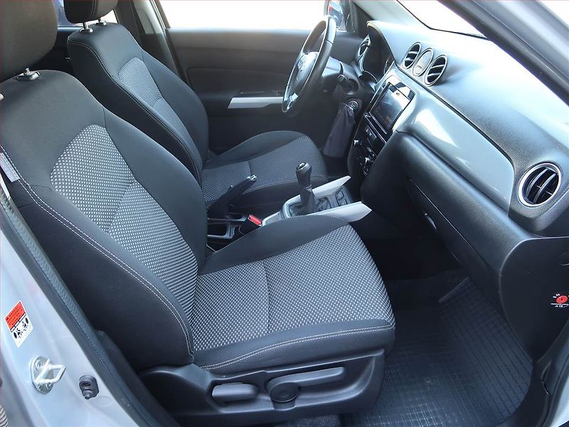 Suzuki Vitara (2015) 1.6 VVT, Navi, Tempomat - fotka 9 z 17