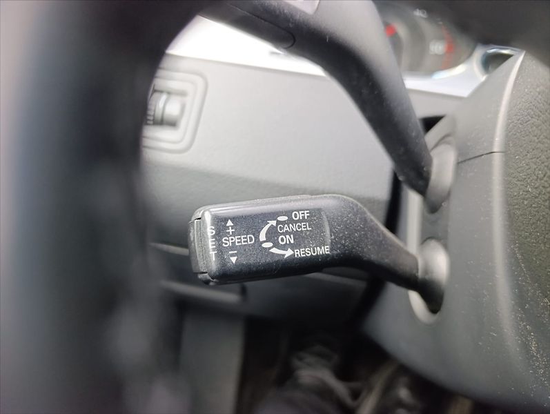 Volkswagen Passat 2,0 TDi Bi-xenon,Kůže,Tempomat - fotka 28 z 30