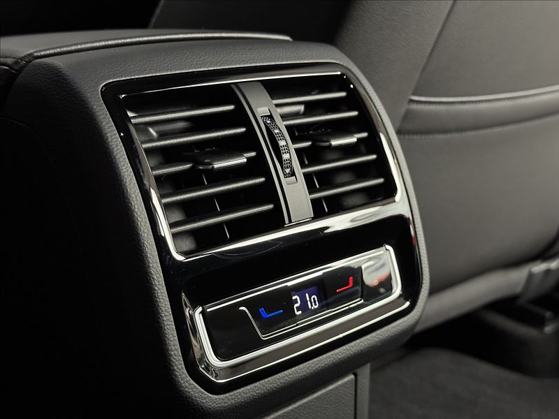 Volkswagen Passat 2,0 TSi  DSG Elegance Virtual - fotka 16 z 47