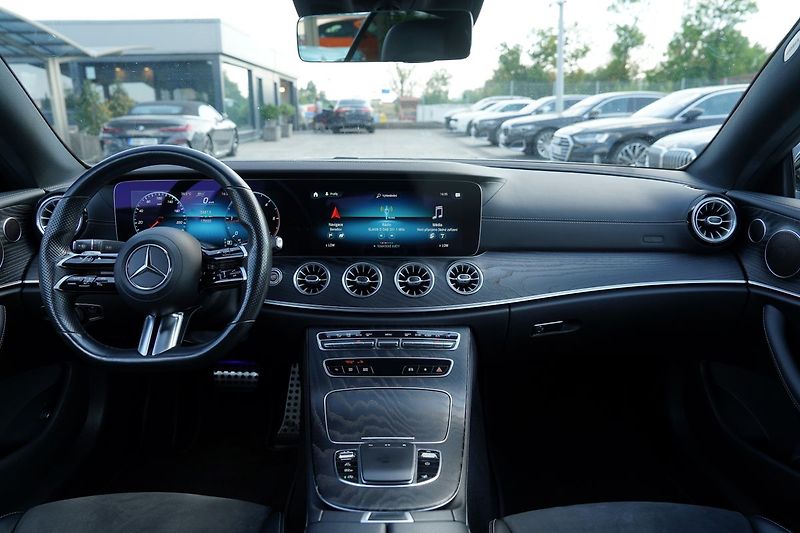 Mercedes-Benz Třídy E E 220d AMG Avantgarde/195 PS - fotka 25 z 41