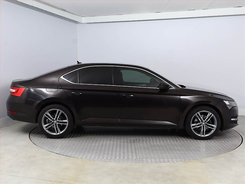Škoda Superb (2020) Ambition Plus 2.0 TDI, Automat - fotka 6 z 19