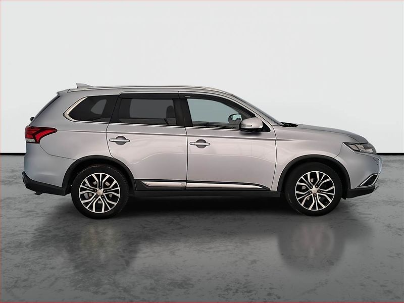 Mitsubishi Outlander (2017) Instyle 2.2 DI-D, 4X4 - fotka 6 z 17