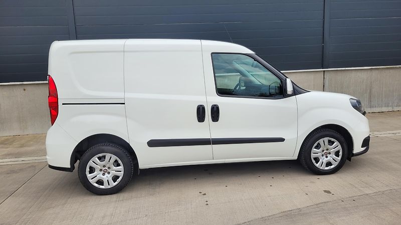 Fiat Dobló cargo (2023) 1,6 JTD KOUPENO V ČR - fotka 8 z 22