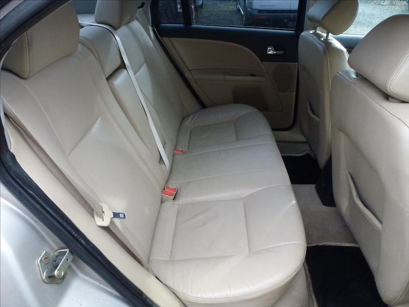 Ford Mondeo 2,5 i V6 24V Ghia Automat - fotka 19 z 49
