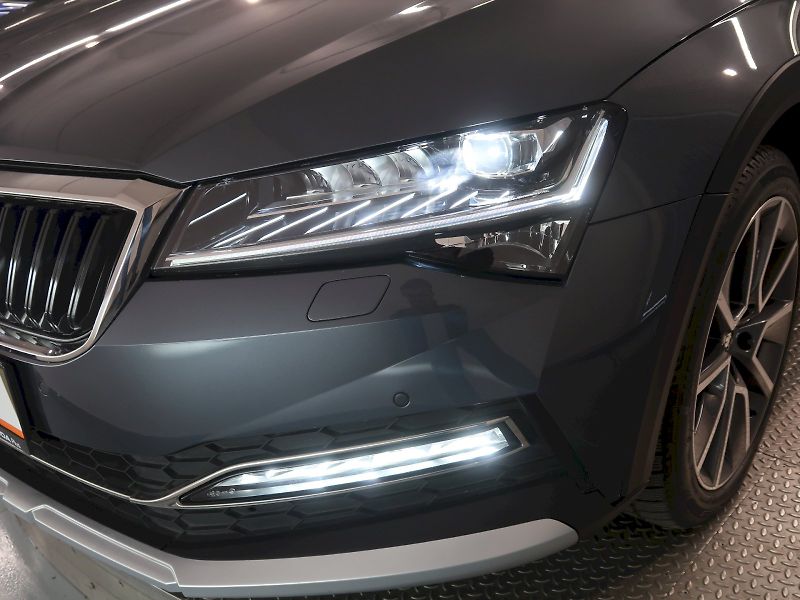 Škoda Superb (2021) SCOUT 2.0TDI 147KW DSG 4x4 - fotka 10 z 39