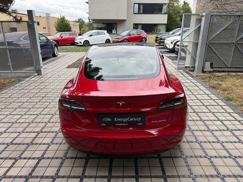 Tesla Model 3 Long Range AWD - fotka 37 z 40
