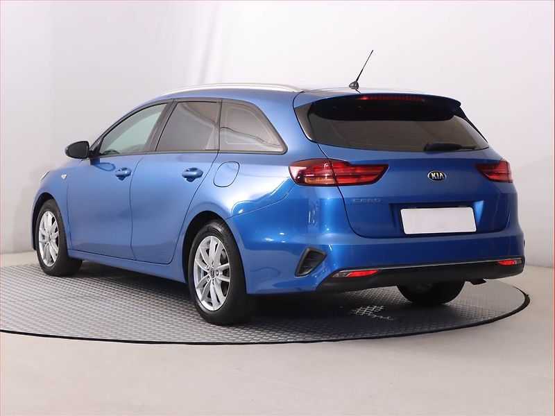 Kia Ceed (2020) 1.6 CRDi, Serv.kniha, Tempomat - fotka 4 z 17