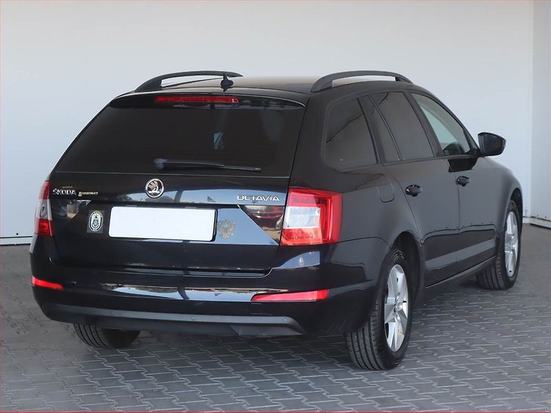 Škoda Octavia (2015) 1.6 TDI, Automat, Navi - fotka 5 z 22