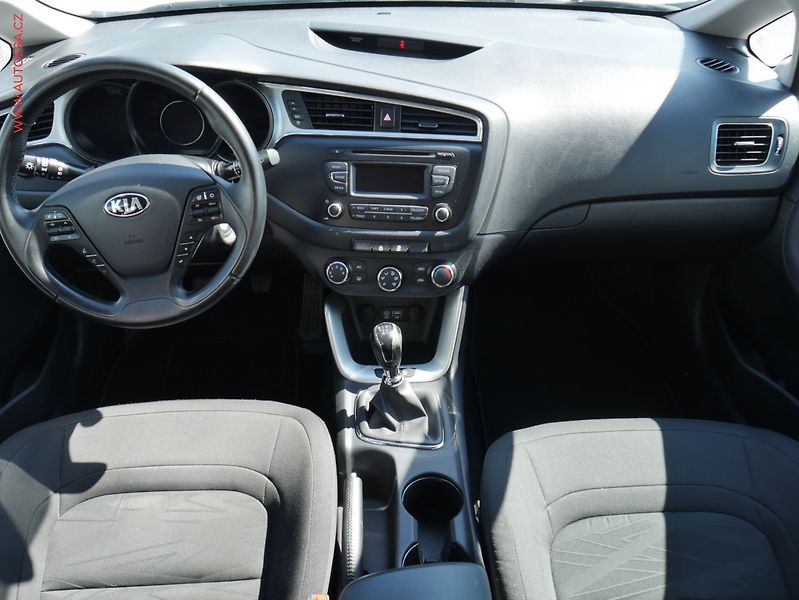 Kia Ceed (2016) 1.4i, ČR, AC, temp - fotka 8 z 18