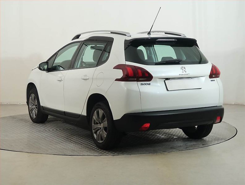Peugeot 2008 (2016) Active 1.2 PureTech - fotka 4 z 13