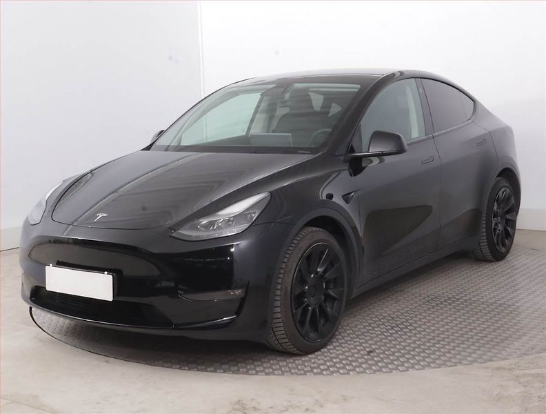 Tesla Model Y (2023) Long Range AWD 79kWh, SoH 91% - fotka 2 z 23