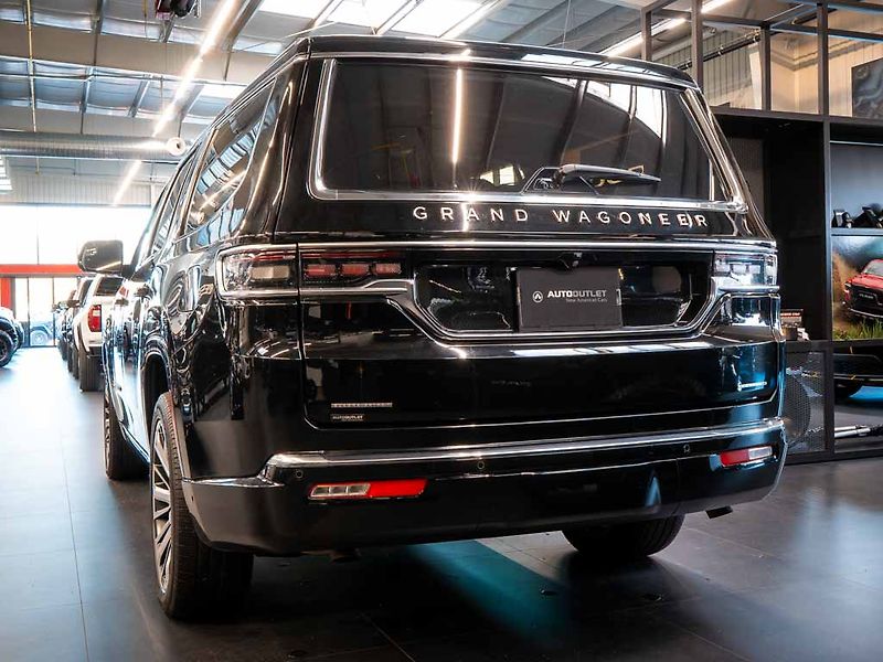 Jeep Grand Wagoneer (2022) 6.4 V8 HEMI Series III, masáže - fotka 3 z 41