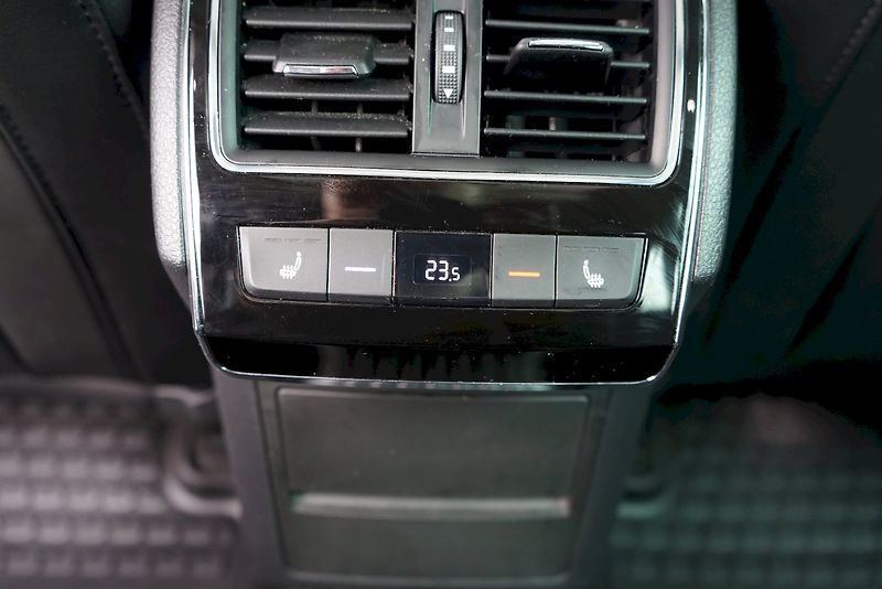 Škoda Superb (2019) TDI 140 kW DSG 4x4 L&K - tažné - fotka 30 z 39
