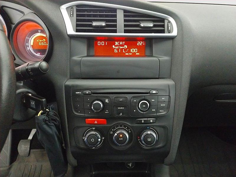 Citroën C4 (2011) 1.4 16V, Tempomat - fotka 12 z 17
