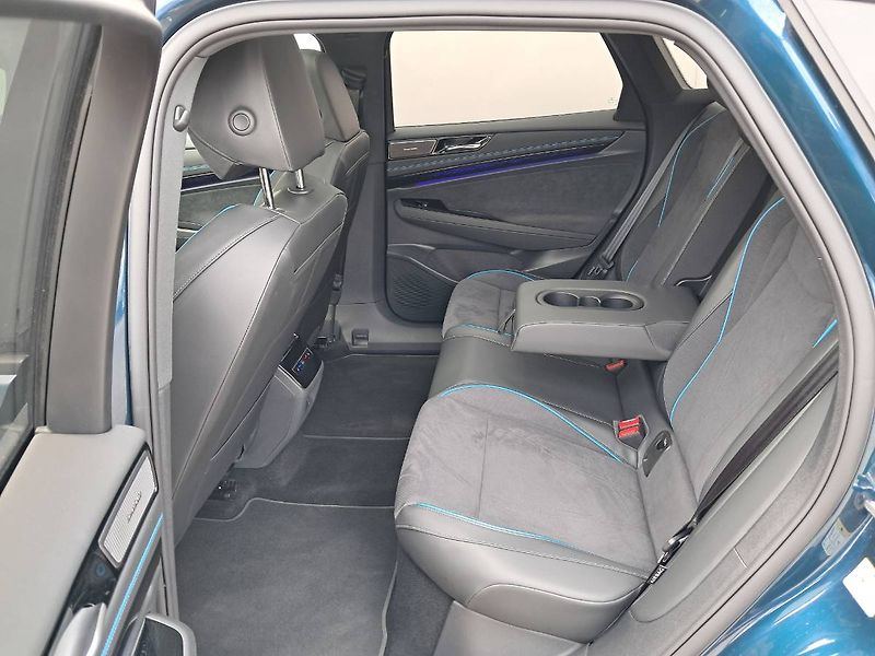 Volkswagen ID.7 (2023) Pro 210  kW , kap. 77 kWh - fotka 23 z 33