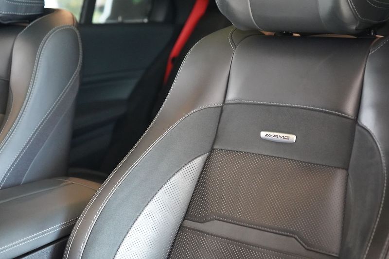 Mercedes-Benz GLE 53 AMG, Masáž, Ventilace, HUD - fotka 20 z 50