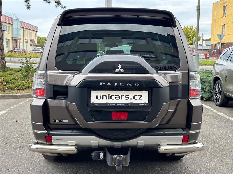 Mitsubishi Pajero 3,2 DI-D  Instyle 4x4+Serviska - fotka 5 z 32