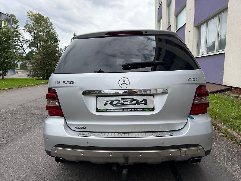 Mercedes-Benz Třídy M ML 320 3,0 CDi 4matic AMG - fotka 4 z 21