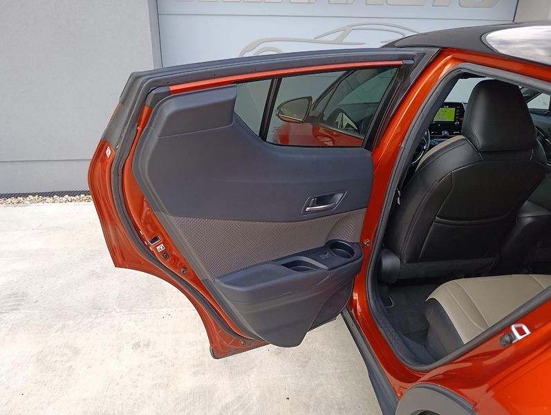 Toyota C-HR 2.0HEV PREMIERE ČR 1.MAJITEL - fotka 28 z 35