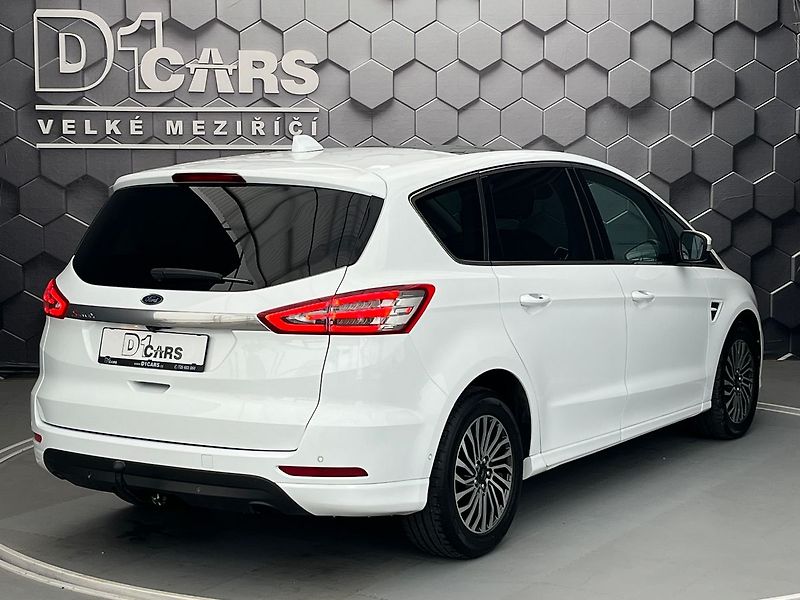 Ford S-MAX 2.0 EB Titanium LED manuál - fotka 4 z 65