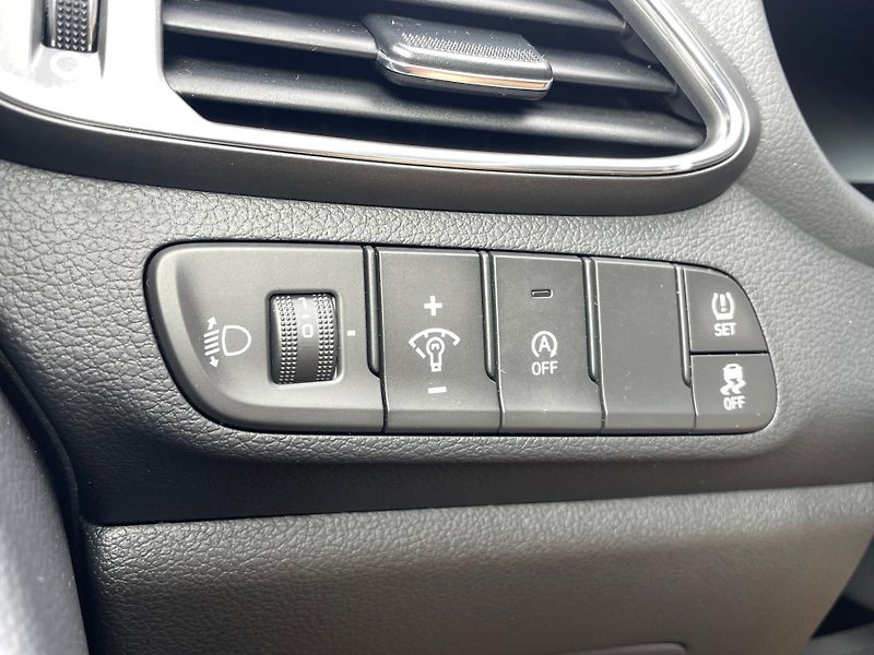 Hyundai i30 (2024) 1,5i Smart Man6 - fotka 8 z 9