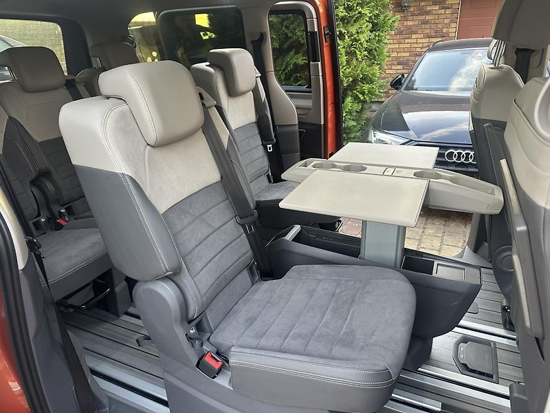 Volkswagen Multivan HIGHLINE, HEAD-UP, STYLE - fotka 18 z 28